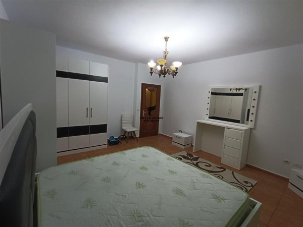 Tirane, jepet me qera apartament 3+1 Kati 3, 140 m² 500 € (RRUGA ALEKSANDER MOISIU)