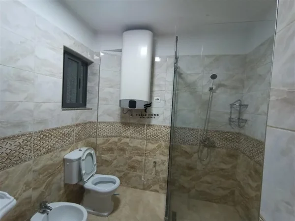 Tirane, jepet me qera apartament 3+1 Kati 3, 140 m² 500 € (RRUGA ALEKSANDER MOISIU)