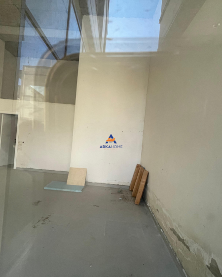 Tirane, jepet me qera dyqan Kati 0, 83 m² 1.200 € (ISH FUSHA AVIACIONIT)