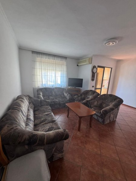 Tirane, jepet me qera apartament 2+1+Ballkon Kati 3, 100 m² 550 € (QENDER BARDHOK BIBA)