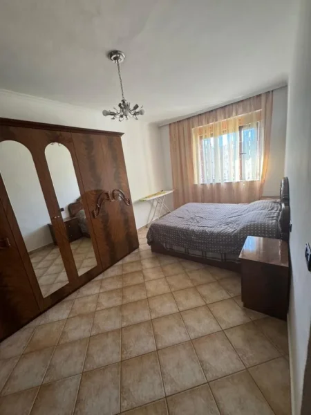 Tirane, jepet me qera apartament 2+1+Ballkon Kati 3, 100 m² 550 € (QENDER BARDHOK BIBA)