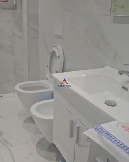 Tirane, jepet me qera apartament 3+1+Ballkon Kati 4, 90 m² 650 € (PRANE FSHN,BULEVARDI ZOGU I PARE)