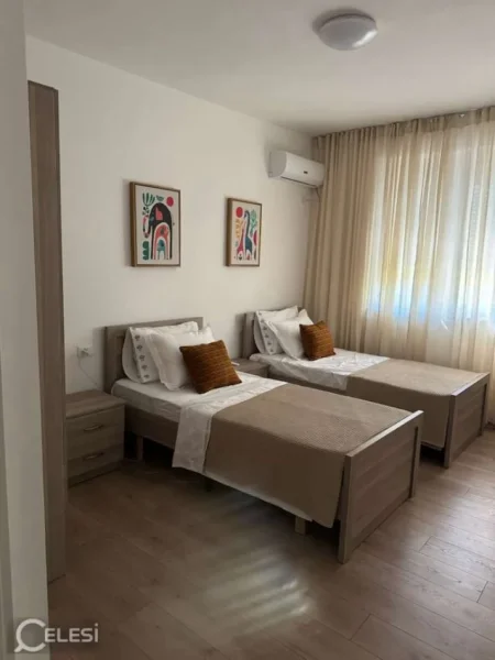 Tirane, jepet me qera apartament 2+1+Ballkon Kati 2, 87 m² 950 € (KAFE FLORA)