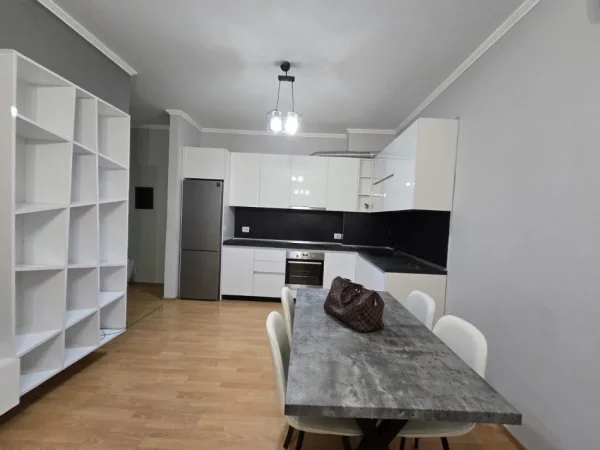 Tirane, jepet me qera apartament 2+1 Kati 2, 90 m² 1.000 € (Market Joena prane Bar Oslo)