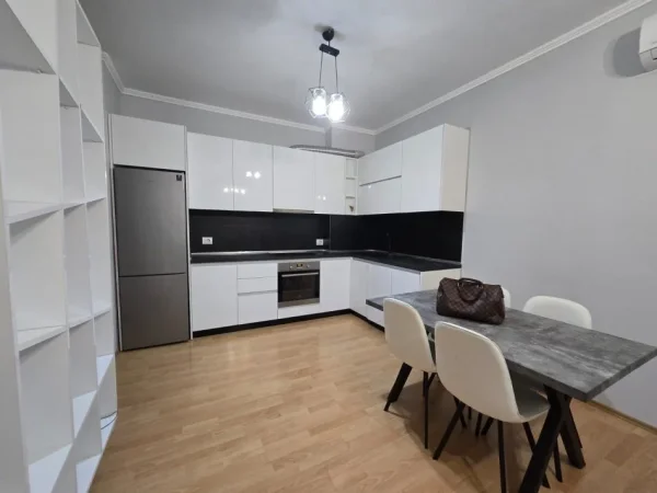 Tirane, jepet me qera apartament 2+1 Kati 2, 90 m² 1.000 € (Market Joena prane Bar Oslo)