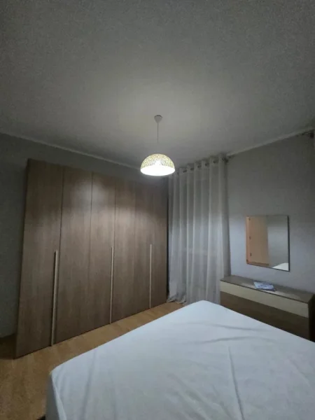 Tirane, jepet me qera apartament 2+1 Kati 2, 90 m² 1.000 € (Market Joena prane Bar Oslo)
