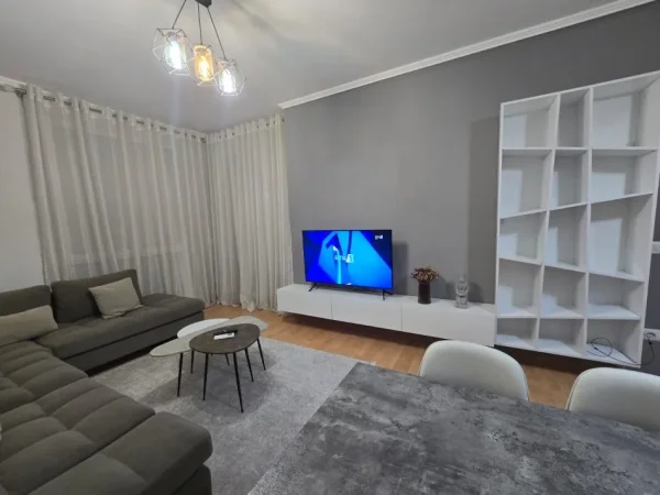 Tirane, jepet me qera apartament 2+1 Kati 2, 90 m² 1.000 € (Market Joena prane Bar Oslo)
