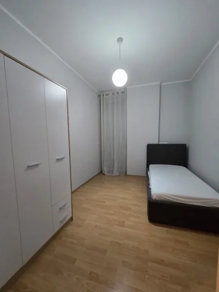 Tirane, jepet me qera apartament 2+1 Kati 2, 90 m² 1.000 € (Market Joena prane Bar Oslo)