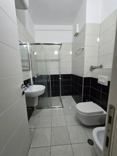 Tirane, jepet me qera apartament 2+1 Kati 2, 90 m² 1.000 € (Market Joena prane Bar Oslo)