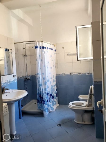 Tirane, jepet me qera apartament 3+1+Aneks+Ballkon Kati 1, 134 m² 550 € (SELITE)