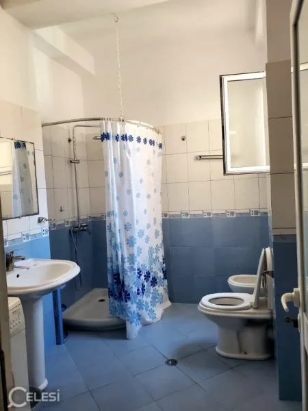 Tirane, jepet me qera apartament 3+1+Aneks+Ballkon Kati 1, 134 m² 550 € (SELITE)