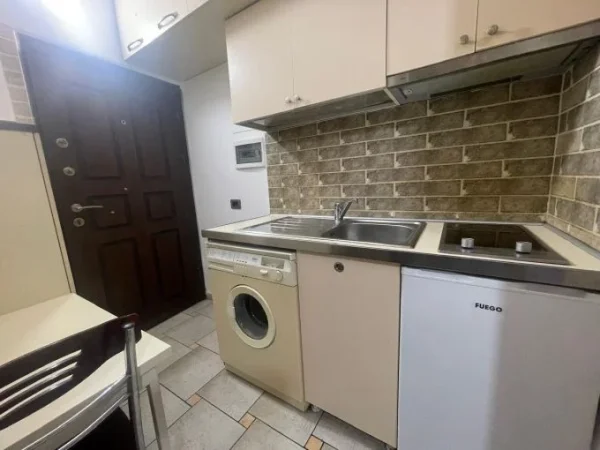Tirane, jepet me qera garsonier Kati 2, 35 m² 380 € (Tek rruga 5 Maji, prane Kishes.)