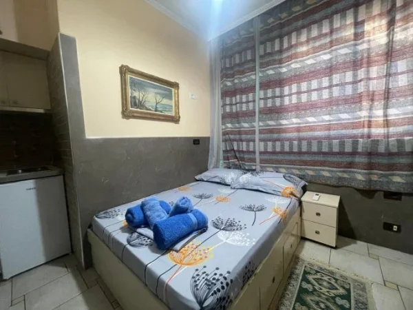 Tirane, jepet me qera garsonier Kati 2, 35 m² 380 € (Tek rruga 5 Maji, prane Kishes.)