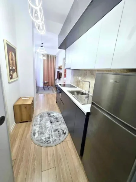 Tirane, Jepet me qera Apartament 1+1, Kati 3, 400€, Ali Dem, Kompleksi Mangalem 21