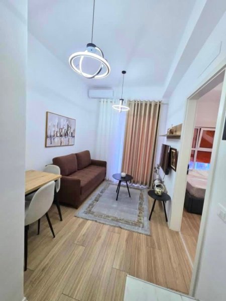 Tirane, Jepet me qera Apartament 1+1, Kati 3, 400€, Ali Dem, Kompleksi Mangalem 21
