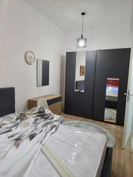 Tirane, Jepet me qera Apartament 1+1, Kati 3, 400€, Ali Dem, Kompleksi Mangalem 21