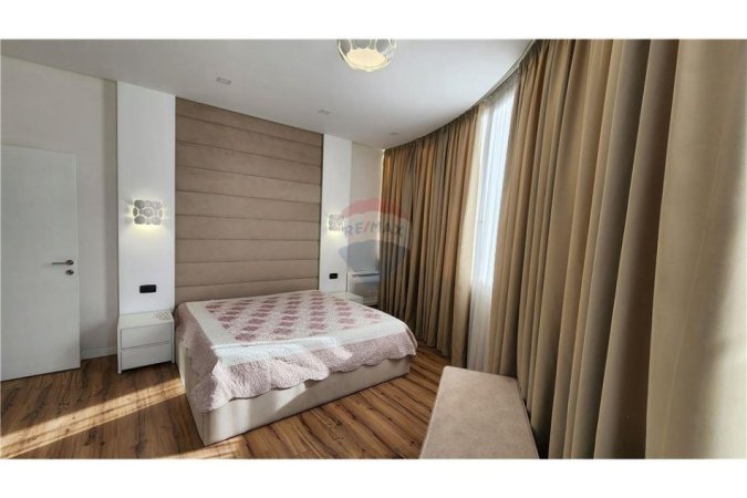 Tirane, jepet me qera apartament 2+1 Kati 7, 105 m² 850 € (Rruga Kavajes - Globe - Rruga e Kavajës, Tiranë)