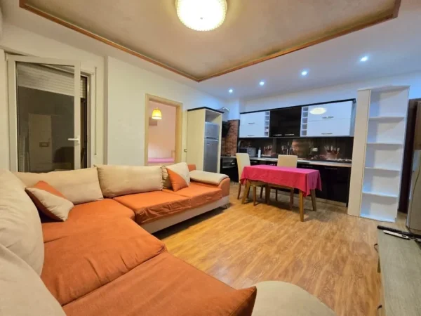 Tirane, jepet me qera apartament 2+1 Kati 8, 100 m² 650 € (Fakulteti Ekonomik)