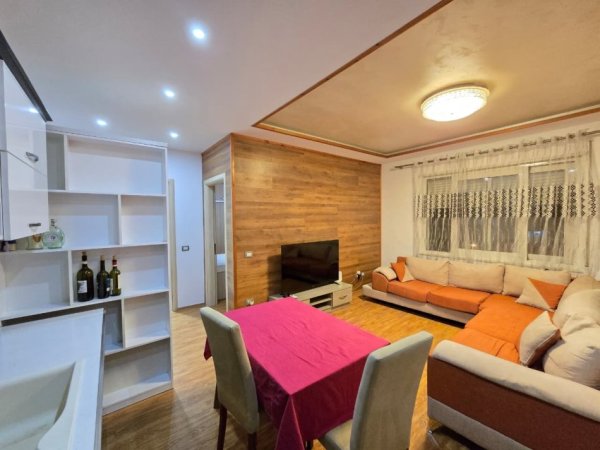 Tirane, jepet me qera apartament 2+1 Kati 8, 100 m² 650 € (Fakulteti Ekonomik)