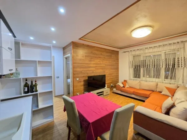 Tirane, jepet me qera apartament 2+1 Kati 8, 100 m² 650 € (Fakulteti Ekonomik)