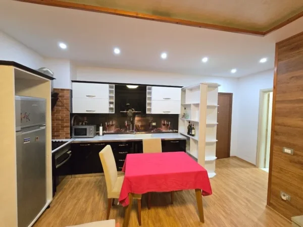 Tirane, jepet me qera apartament 2+1 Kati 8, 100 m² 650 € (Fakulteti Ekonomik)