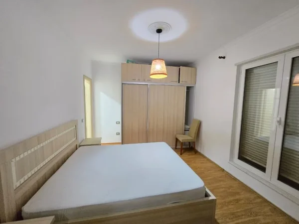 Tirane, jepet me qera apartament 2+1 Kati 8, 100 m² 650 € (Fakulteti Ekonomik)