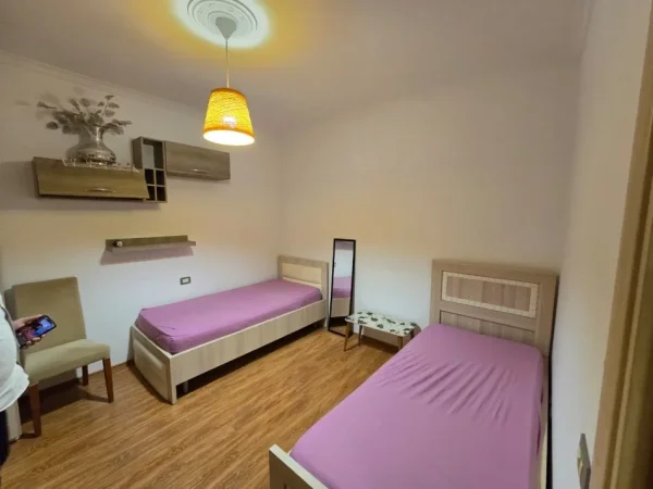 Tirane, jepet me qera apartament 2+1 Kati 8, 100 m² 650 € (Fakulteti Ekonomik)