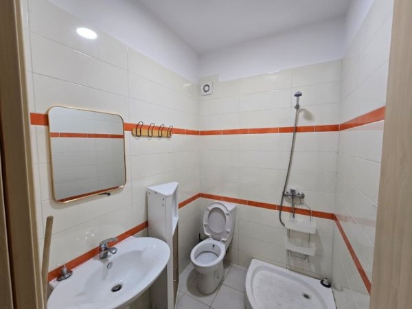 Tirane, jepet me qera apartament 2+1 Kati 8, 100 m² 650 € (Fakulteti Ekonomik)