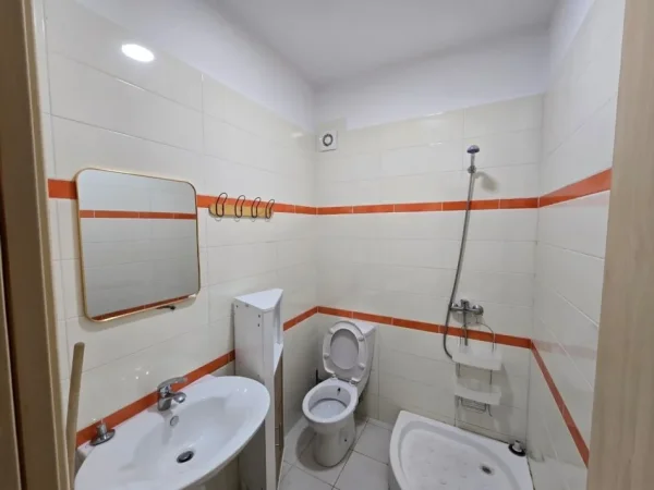 Tirane, jepet me qera apartament 2+1 Kati 8, 100 m² 650 € (Fakulteti Ekonomik)