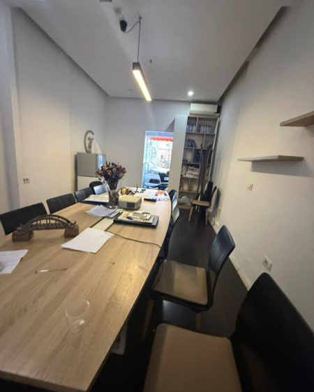 Tirane, jepet me qera ambjent biznesi Kati 0, 80 m² 2.000 € (VASIL SHANTO)