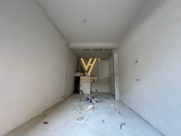Tirane, jepet me qera dyqan Kati 0, 70 m² 600 € (YZBERISHT)
