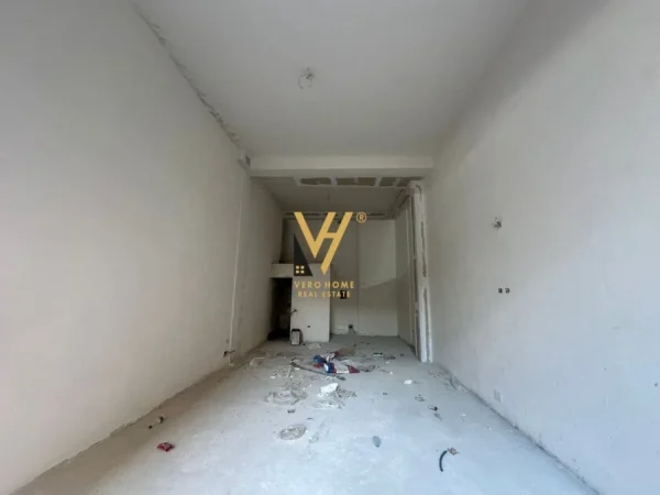 Tirane, jepet me qera dyqan Kati 0, 70 m² 600 € (YZBERISHT)