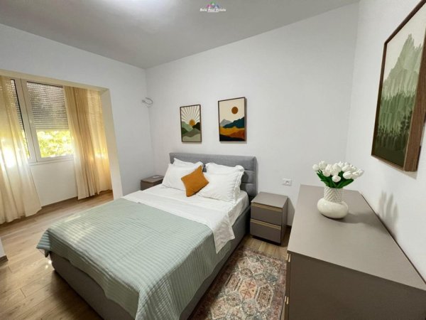 Tirane, jepet me qera apartament 2+1 Kati 1, 90 m² 950 € (qender)