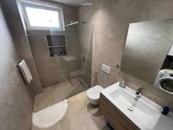 Tirane, jepet me qera apartament 2+1 Kati 1, 90 m² 950 € (qender)