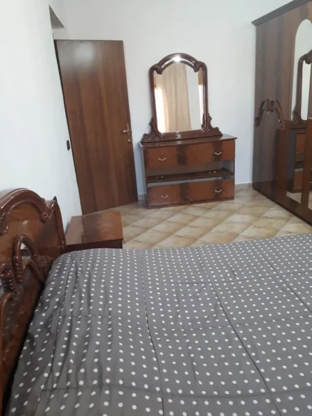 Tirane, jepet me qera apartament 2+1 Kati 4, 86 m² 550 € (qender)