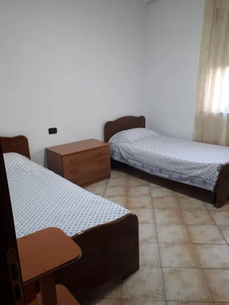 Tirane, jepet me qera apartament 2+1 Kati 4, 86 m² 550 € (qender)