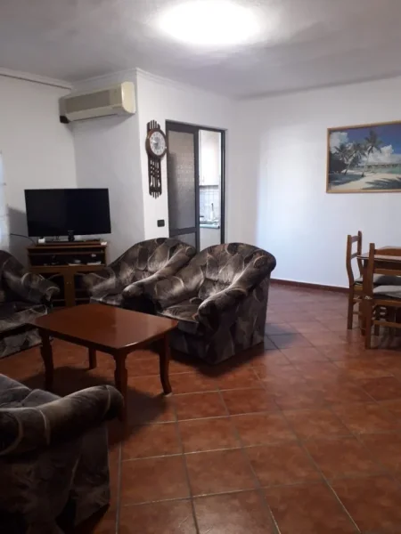 Tirane, jepet me qera apartament 2+1 Kati 4, 86 m² 550 € (qender)