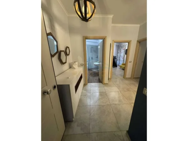 Tirane, shitet apartament Kati 5, 92 m² 165.000 € (UNAZA E RE)