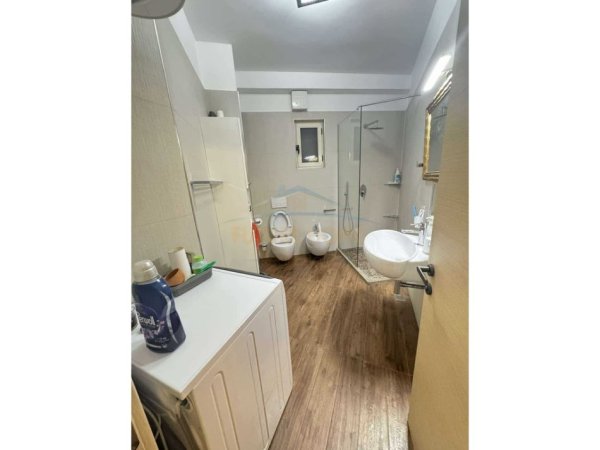 Tirane, shitet apartament Kati 5, 92 m² 165.000 € (UNAZA E RE)