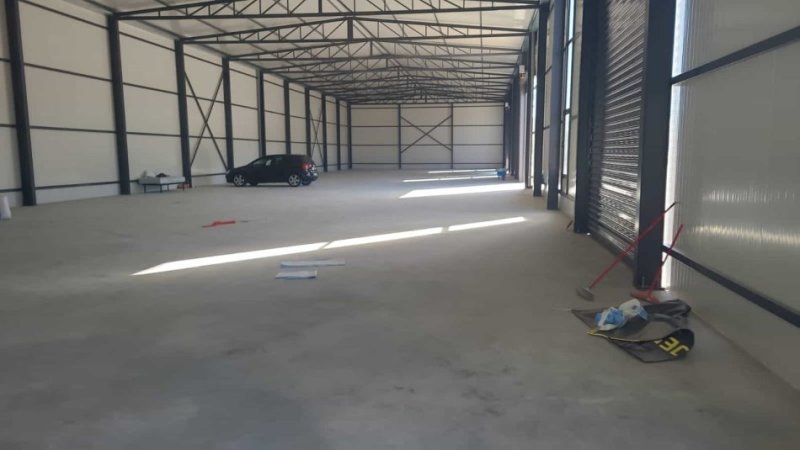 Tirane, jepet me qera magazine Kati 0, 900 m² 3.320 € (fushe preze)