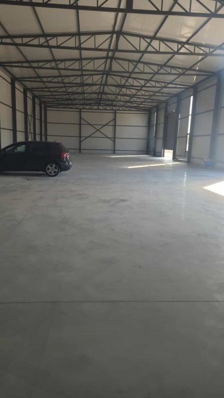 Tirane, jepet me qera magazine Kati 0, 900 m² 3.320 € (fushe preze)