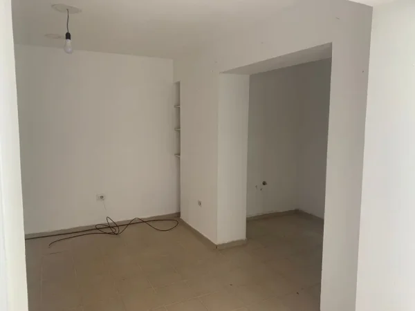 Tirane, jepet me qera zyre Kati 1, 30 m² 400 € (stadiumi dinamo)