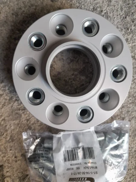 Tirane, shes gome dhe disk alumini Distancier te ndryshem per cdo lloj makine 100% Origjinale , 200 €