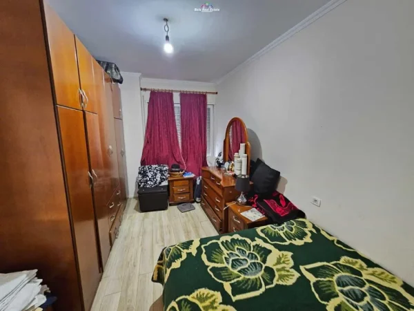 Tirane, shes apartament 3+1 Kati 4, 177 m² 247.500 € (gjergj legisi)