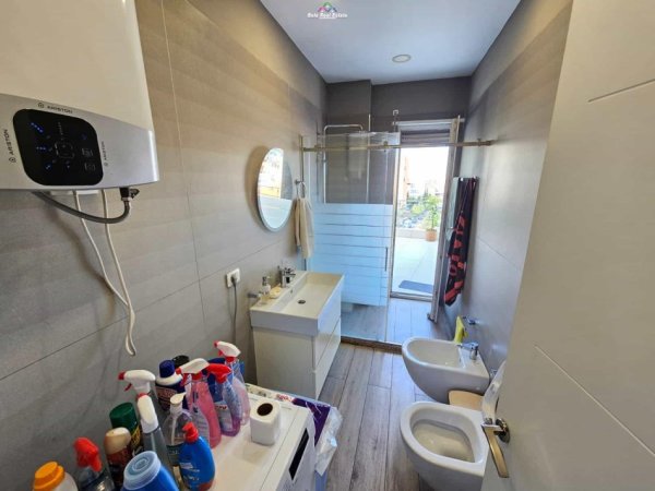 Tirane, shes apartament 3+1 Kati 4, 177 m² 247.500 € (gjergj legisi)