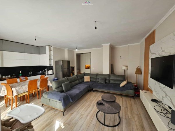 Tirane, shes apartament 3+1 Kati 4, 177 m² 247.500 € (gjergj legisi)