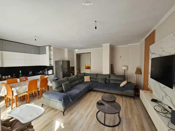 Tirane, shes apartament 3+1 Kati 4, 177 m² 247.500 € (gjergj legisi)