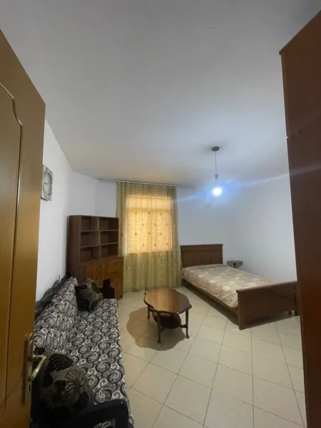 Tirane, jepet me qera Kati 1, 75 m² 450 € (Rruga.Aleksander Moisiu)
