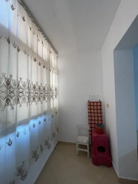 Tirane, jepet me qera Kati 1, 75 m² 450 € (Rruga.Aleksander Moisiu)