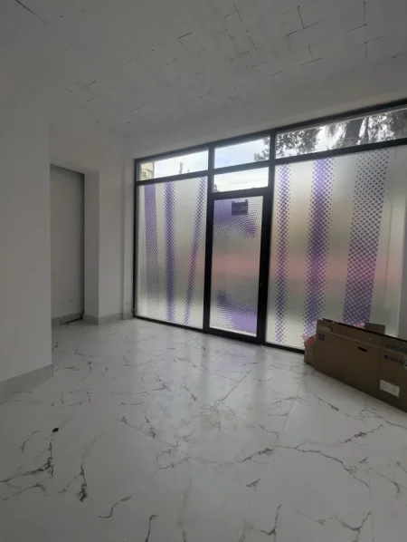 Tirane, jepet me qera ambjent biznesi Kati 0, 27 m² 500 € (Rruga. Mine Peza)